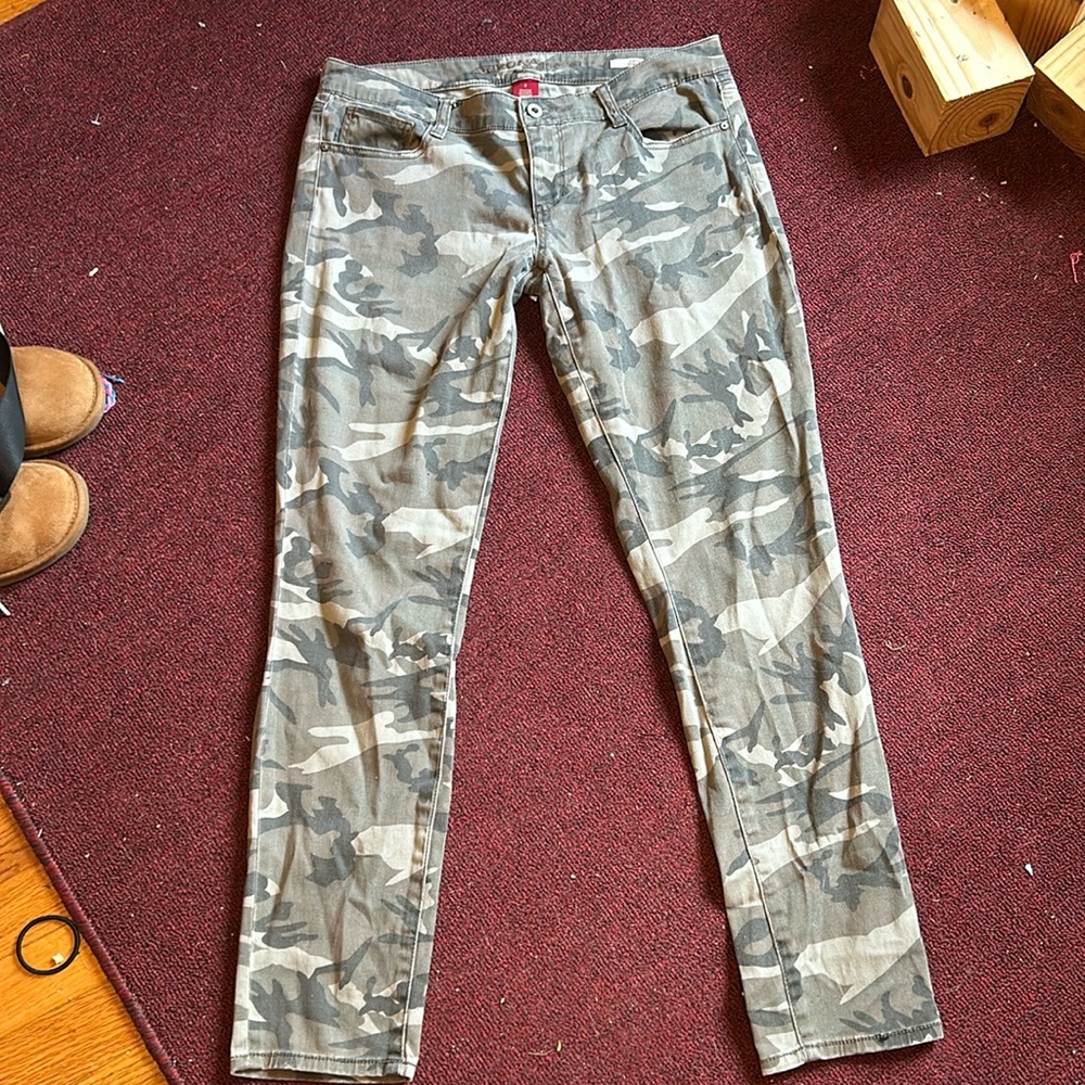 Women’s Arizona camo jeans